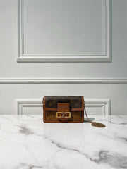 LV DAUPHINE WOC, Monogram